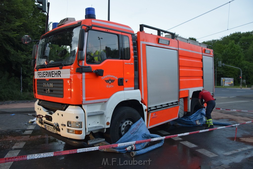 TLF 4 umgestuerzt Koeln Bocklemuend Ollenhauer Ring Militaerringstr P193.JPG - Miklos Laubert